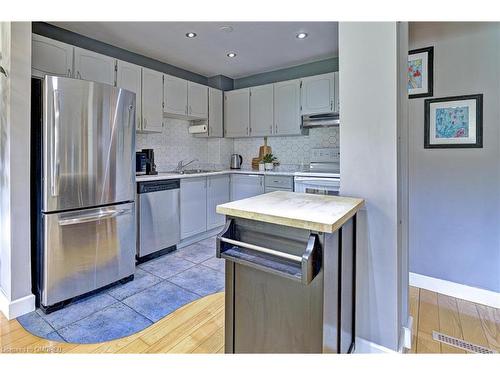 109-2315 Bromsgrove Road, Mississauga, ON - Indoor Photo Showing Kitchen