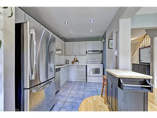 109-2315 Bromsgrove Road, Mississauga, ON - Indoor Photo Showing Kitchen