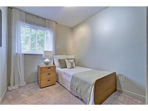 109-2315 Bromsgrove Road, Mississauga, ON - Indoor Photo Showing Bedroom