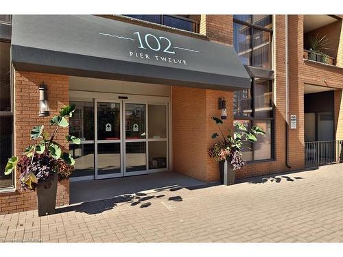 215-102 Bronte Road, Oakville, ON - Outdoor