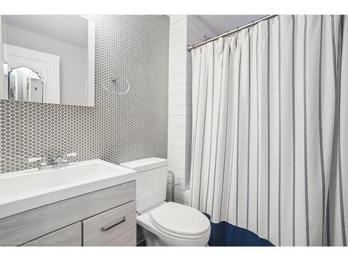 72 Park Row N, Hamilton, ON - Indoor Photo Showing Bathroom