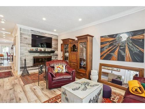 72 Park Row N, Hamilton, ON - Indoor Photo Showing Living Room With Fireplace