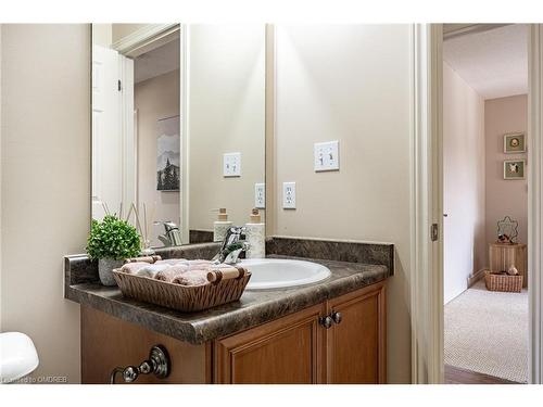 2245 Stokes Lane, Burlington, ON - Indoor Photo Showing Bathroom