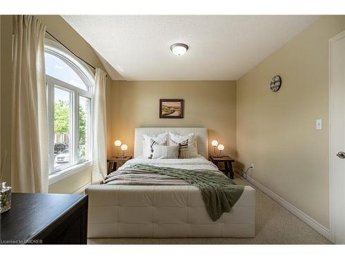 2245 Stokes Lane, Burlington, ON - Indoor Photo Showing Bedroom