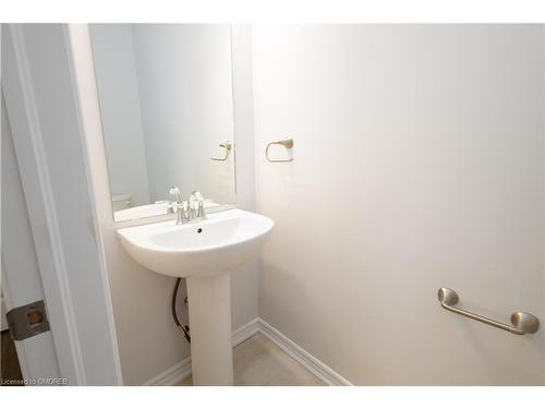 47 Hildred Street, Welland, ON - Indoor Photo Showing Bathroom