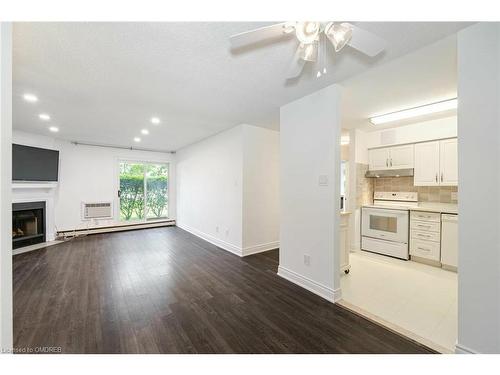 811-1508 Pilgrims Way, Oakville, ON - Indoor Photo Showing Kitchen