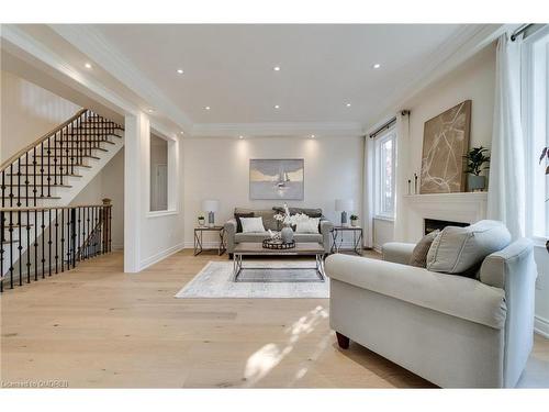 3306 Timeless Drive, Oakville, ON - Indoor Photo Showing Living Room