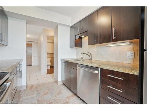 712-5280 Lakeshore Road, Burlington, ON - Indoor Photo Showing Kitchen With Upgraded Kitchen