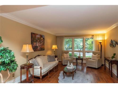 2123 Kawartha Crescent, Mississauga, ON - Indoor Photo Showing Living Room