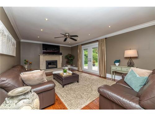 2123 Kawartha Crescent, Mississauga, ON - Indoor Photo Showing Living Room