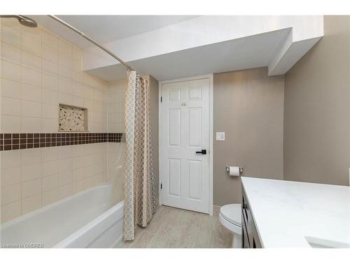 2123 Kawartha Crescent, Mississauga, ON - Indoor Photo Showing Bathroom