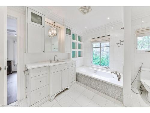 1729 Blythe Road, Mississauga, ON - Indoor Photo Showing Bathroom