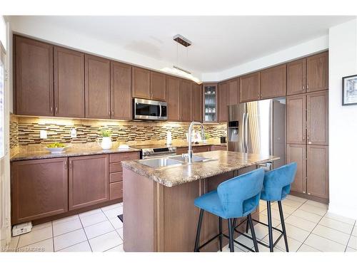 5460 Oscar Peterson Boulevard, Mississauga, ON - Indoor Photo Showing Kitchen With Double Sink With Upgraded Kitchen