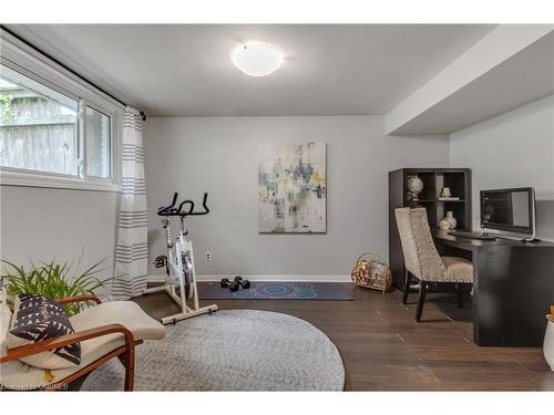 4439 Hawthorne Drive, Burlington, ON - Indoor Photo Showing Living Room