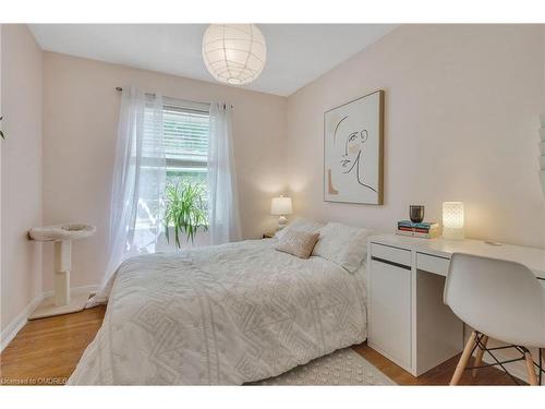 4439 Hawthorne Drive, Burlington, ON - Indoor Photo Showing Bedroom