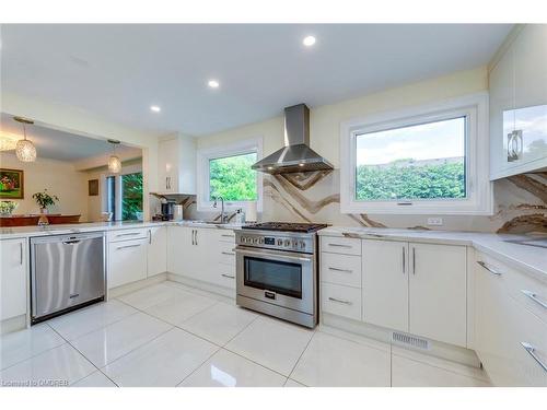 27 Arkendo Drive, Oakville, ON - Indoor Photo Showing Kitchen