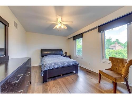 27 Arkendo Drive, Oakville, ON - Indoor Photo Showing Bedroom