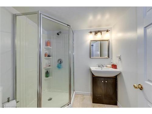 27 Arkendo Drive, Oakville, ON - Indoor Photo Showing Bathroom