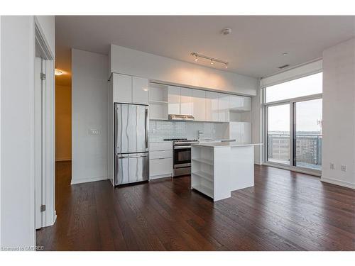 508-2520 Eglinton Avenue W, Mississauga, ON - Indoor Photo Showing Kitchen