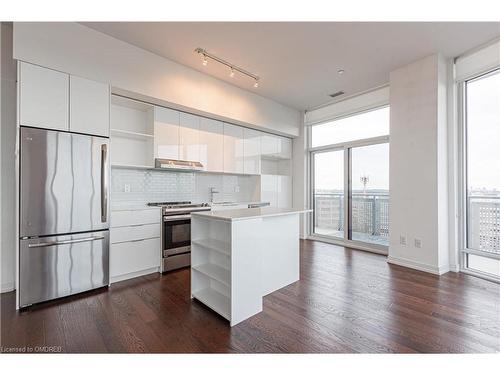 508-2520 Eglinton Avenue W, Mississauga, ON - Indoor Photo Showing Kitchen With Upgraded Kitchen