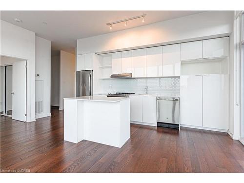 508-2520 Eglinton Avenue W, Mississauga, ON - Indoor Photo Showing Kitchen With Upgraded Kitchen