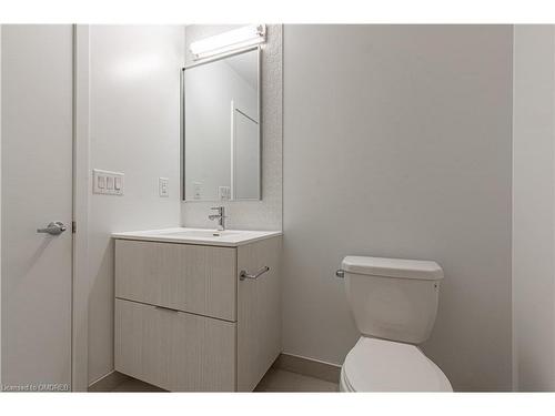 508-2520 Eglinton Avenue W, Mississauga, ON - Indoor Photo Showing Bathroom