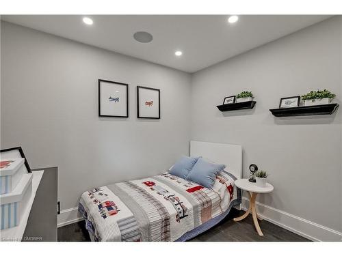 1386 Willowdown Road, Oakville, ON - Indoor Photo Showing Bedroom