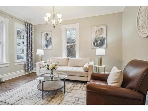 95 Scott Street, Kitchener, ON - Indoor Photo Showing Living Room