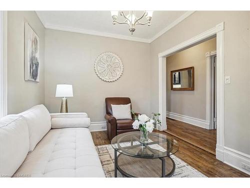 95 Scott Street, Kitchener, ON - Indoor Photo Showing Living Room