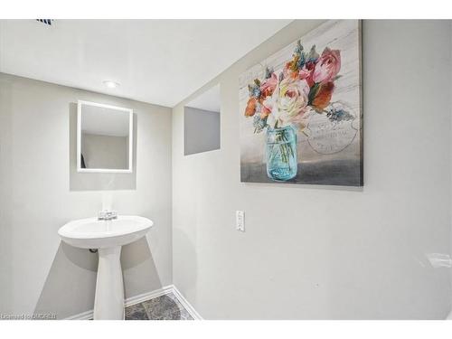 95 Scott Street, Kitchener, ON - Indoor Photo Showing Bathroom