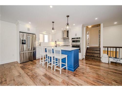 23 Regis Court, Hamilton, ON - Indoor Photo Showing Kitchen With Upgraded Kitchen