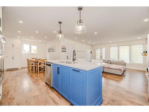 23 Regis Court, Hamilton, ON - Indoor Photo Showing Kitchen With Double Sink With Upgraded Kitchen