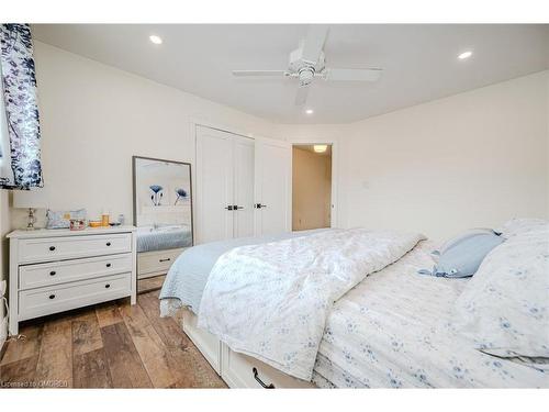 23 Regis Court, Hamilton, ON - Indoor Photo Showing Bedroom