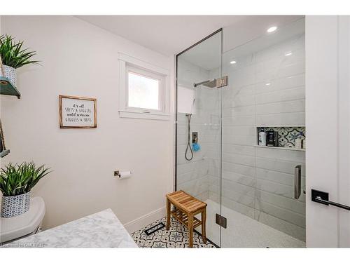 23 Regis Court, Hamilton, ON - Indoor Photo Showing Bathroom