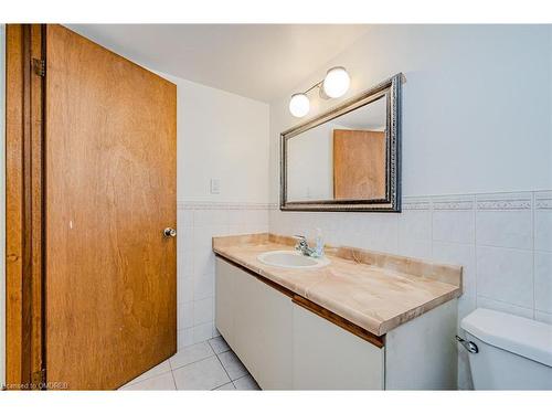 23 Regis Court, Hamilton, ON - Indoor Photo Showing Bathroom