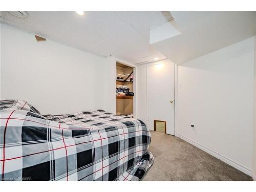 23 Regis Court, Hamilton, ON - Indoor Photo Showing Bedroom