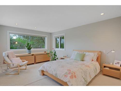 1152 Surrey Court, Mississauga, ON - Indoor Photo Showing Bedroom