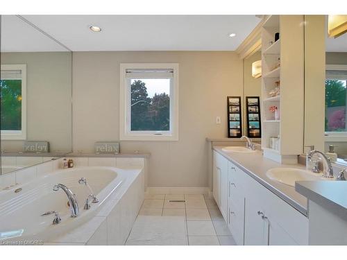 1152 Surrey Court, Mississauga, ON - Indoor Photo Showing Bathroom