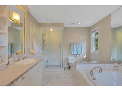 1152 Surrey Court, Mississauga, ON - Indoor Photo Showing Bathroom