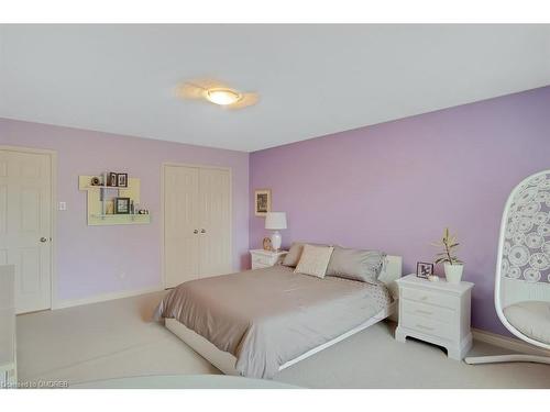 1152 Surrey Court, Mississauga, ON - Indoor Photo Showing Bedroom