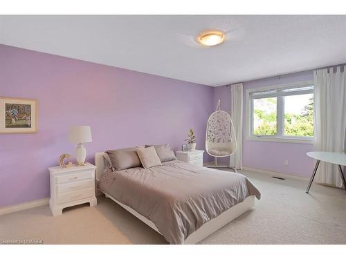 1152 Surrey Court, Mississauga, ON - Indoor Photo Showing Bedroom