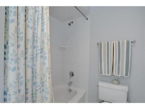 1152 Surrey Court, Mississauga, ON - Indoor Photo Showing Bathroom