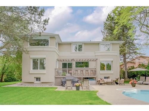 1152 Surrey Court, Mississauga, ON - Outdoor With In Ground Pool