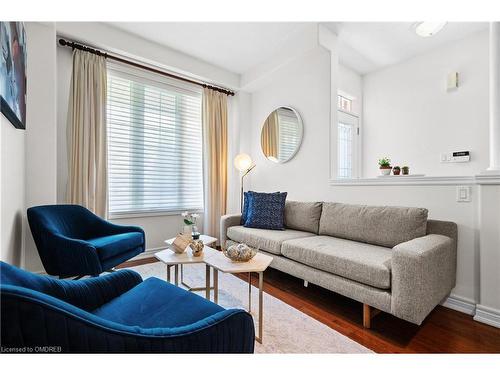 3357 Hayhurst Crescent, Oakville, ON - Indoor Photo Showing Living Room