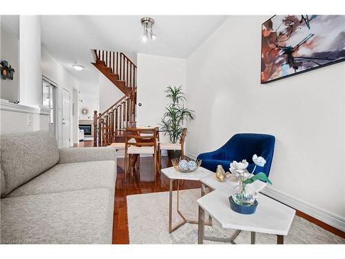 3357 Hayhurst Crescent, Oakville, ON - Indoor Photo Showing Living Room