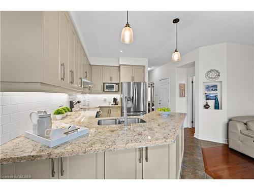 3357 Hayhurst Crescent, Oakville, ON - Indoor Photo Showing Kitchen With Double Sink With Upgraded Kitchen