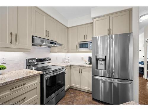3357 Hayhurst Crescent, Oakville, ON - Indoor Photo Showing Kitchen With Upgraded Kitchen