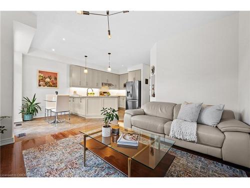 3357 Hayhurst Crescent, Oakville, ON - Indoor Photo Showing Living Room