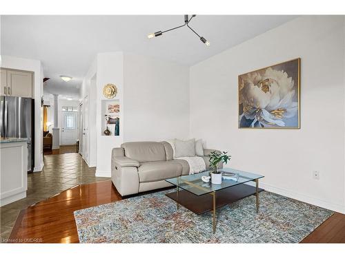 3357 Hayhurst Crescent, Oakville, ON - Indoor Photo Showing Living Room