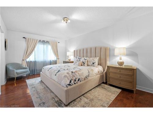 3357 Hayhurst Crescent, Oakville, ON - Indoor Photo Showing Bedroom